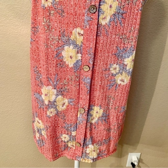 NEW W5 Tunic Top Large Sleeveless Faded Red Floral Gold Blue Greens Buttons - Picture 10 of 16